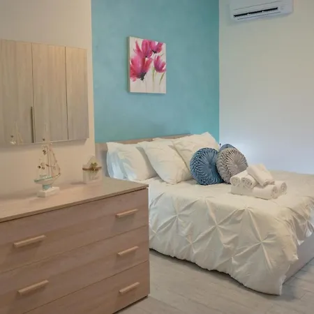 Emerella Luxury Suites Grotteria Apartment